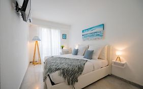 Le Victoria - Beau 2P avec vue mer, balcon, piscine, sauna et parking privé au centre ville de Menton